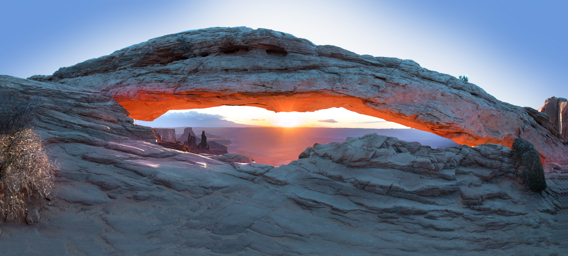 Mesa  Arch  Panorama 반사빛 DSC_8757a 아껴 1920 x 1280.jpg